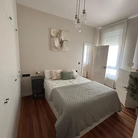 Apartment In Bilbao Center Апартаменти